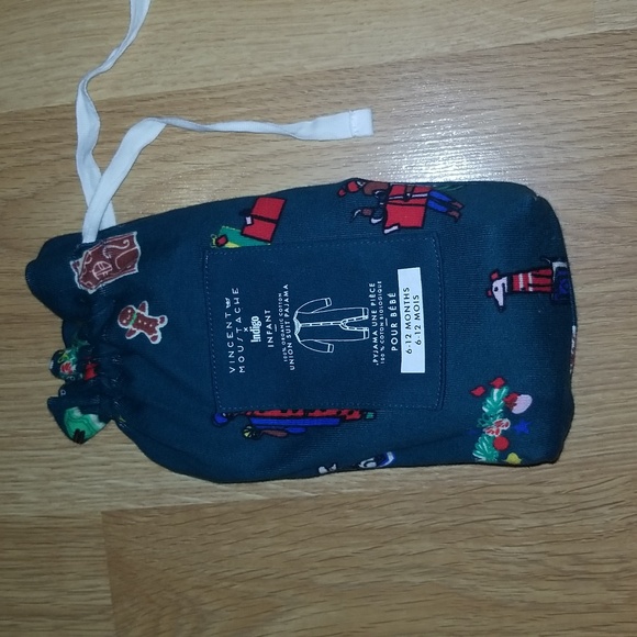 Vincent Moustache x Indigo Christmas pyjama, 6-12 months snug fitting NWT - Picture 2 of 8